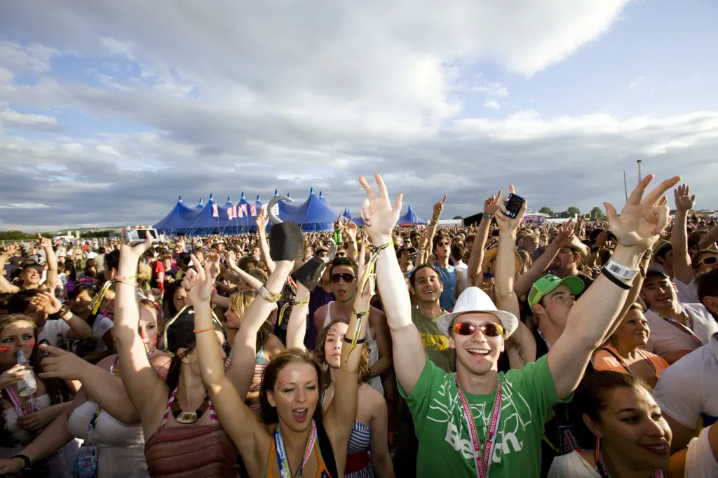 Festivalgoers and atmosphere at Global Gathering 2009